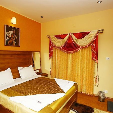 Mmr Grand Inn Ooty Extérieur photo
